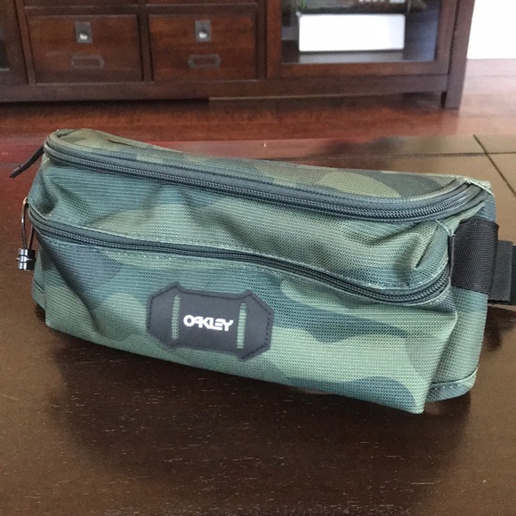 oakley fanny pack